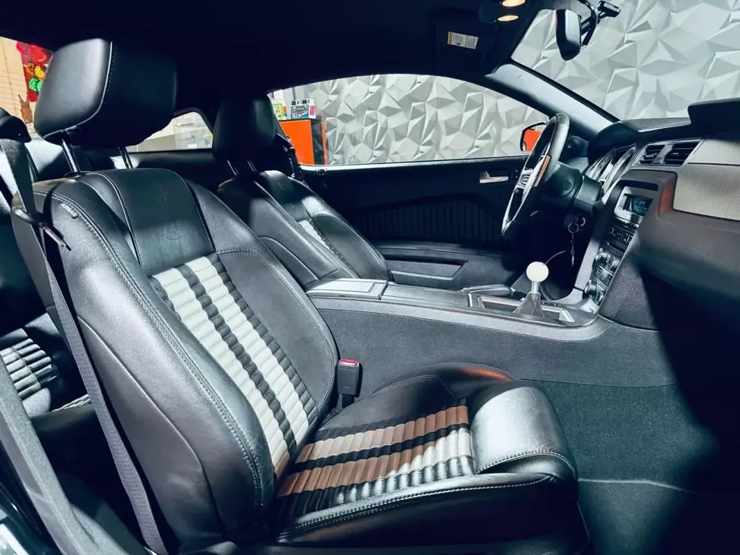 Shelby GT500 2010 - 89990 EUR, 76489 km - AUTO.MOTO.pt - 76489km - foto 42 de 47