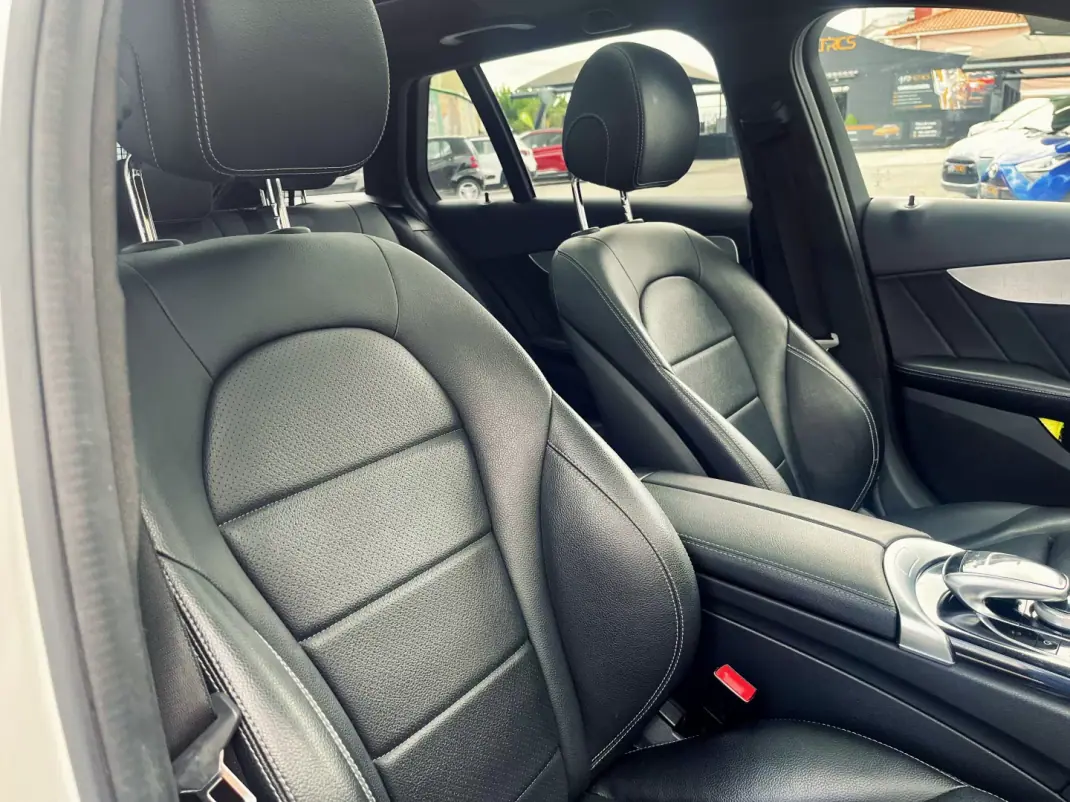 Mercedes-Benz C 350 2017 - 18990 EUR, 253000 km - AUTO.MOTO.pt - 253000km - foto 16 de 20