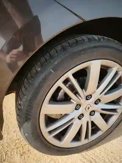 Renault Mégane Sport Tourer 2012 - 6990 EUR, 294000 km - AUTO.MOTO.pt - 294000km - foto 7 de 10