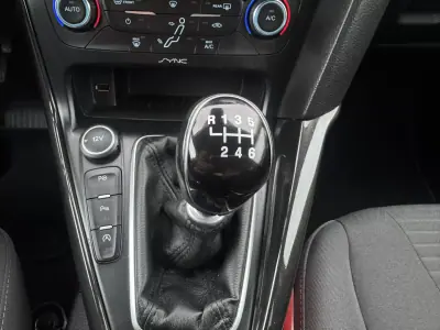 Ford Focus 2015 - 9990 EUR, 123000 km - AUTO.MOTO.pt - 123000km - foto 25 de 31