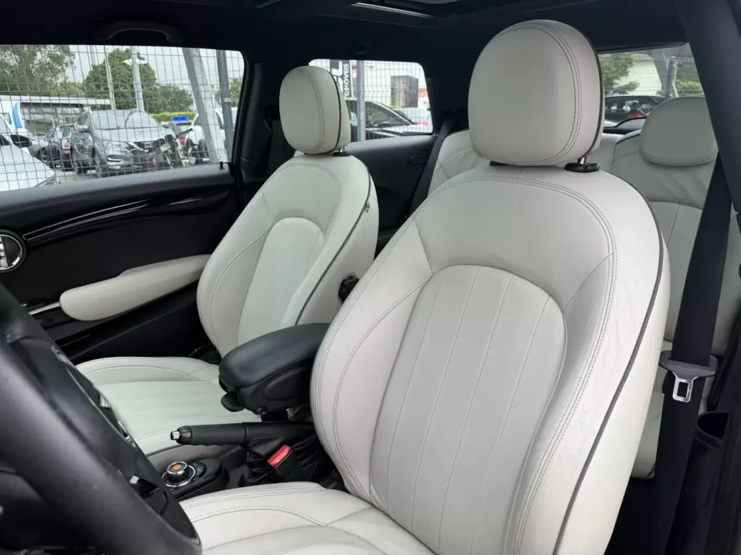 MINI 3 Portas 2016 - 17990 EUR, 130000 km - AUTO.MOTO.pt - 130000km - foto 29 de 30