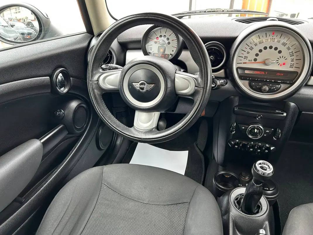 MINI One 2011 - 8700 EUR, 220000 km - AUTO.MOTO.pt - 220000km - foto 24 de 31