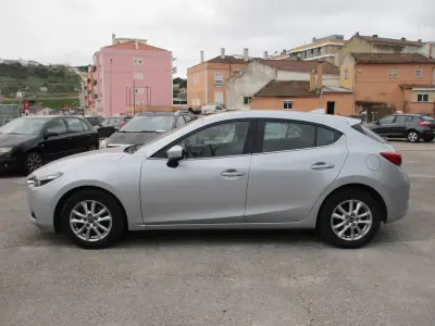 Mazda 3 2018 - 11900 EUR, 135000 km - AUTO.MOTO.pt - 135000km - foto 4 de 13