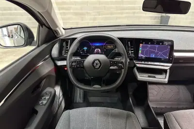 Renault Mégane E-Tech 2022 - 22450 EUR, 48129 km - AUTO.MOTO.pt - 48129km - foto 31 de 38