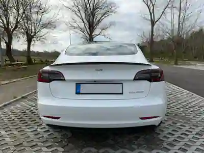 Tesla Model 3 2022 - 33500 EUR, 70000 km - AUTO.MOTO.pt - 70000km - foto 15 de 30