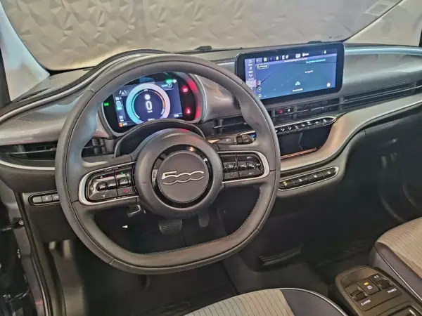 Fiat 500e C 2022 - 28990 EUR, 7468 km - AUTO.MOTO.pt - 7468km - foto 47 de 54