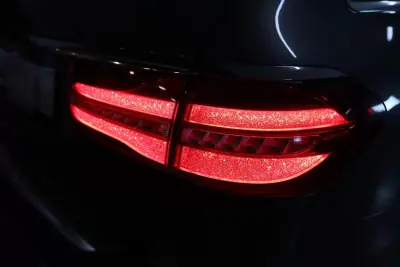 Mercedes-Benz E 220 2018 - 29900 EUR, 230000 km - AUTO.MOTO.pt - 230000km - foto 25 de 32