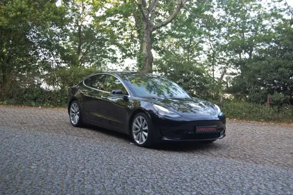 Tesla Model 3 2020 - 22750 EUR, 81000 km - AUTO.MOTO.pt - 81000km - foto 2 de 15