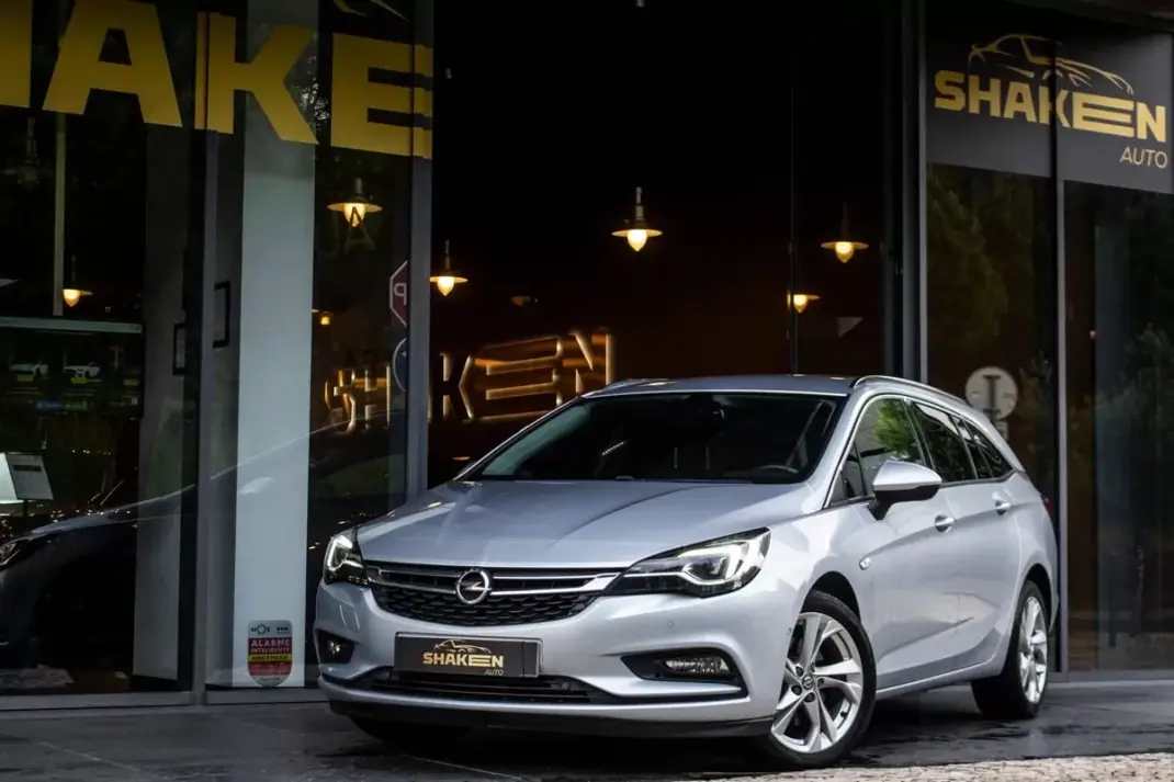 Opel Astra Sports Tourer 2016 - 7750 EUR, 120277 km - AUTO.MOTO.pt - 120277km - foto 1 de 38