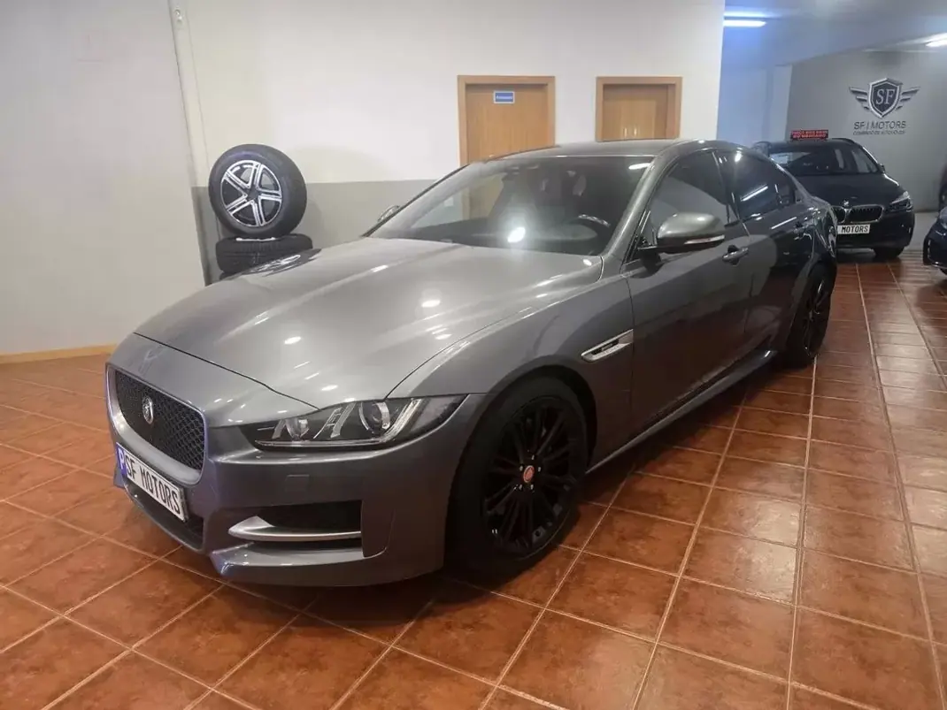Jaguar XE 2017 - 16980 EUR, 185325 km - 185325km - foto 2 de 36