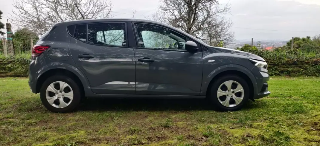 Dacia Sandero 2025 - 16990 EUR, 2000 km - AUTO.MOTO.pt - 2000km - foto 2 de 39