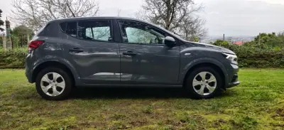 Dacia Sandero 2025 - 16990 EUR, 2000 km - AUTO.MOTO.pt - 2000km - foto 2 de 39