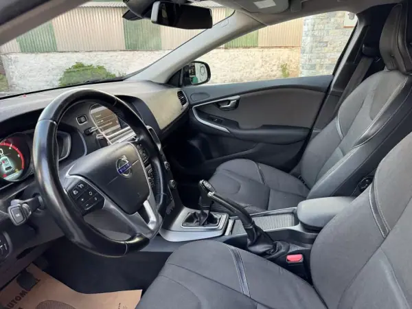 Volvo V40 Cross Country 2013 - 13500 EUR, 164000 km - AUTO.MOTO.pt - 164000km - foto 13 de 38