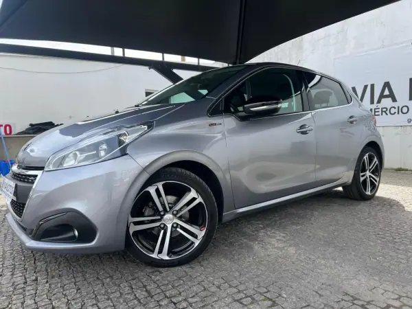 Peugeot 208 2018 - 13500 EUR, 41987 km - AUTO.MOTO.pt - 41987km - foto 4 de 18
