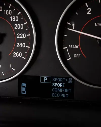 BMW 118 2015 - 16990 EUR, 175000 km - 175000km - foto 15 de 25