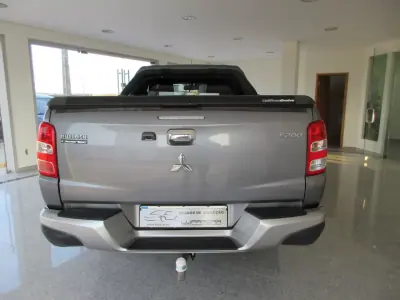 Mitsubishi L200 2017 - 23500 EUR, 180000 km - foto 4 de 25