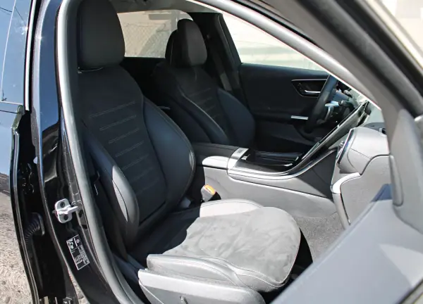 Mercedes-Benz C 300 2024 - 49990 EUR, 28094 km - AUTO.MOTO.pt - 28094km - foto 16 de 31