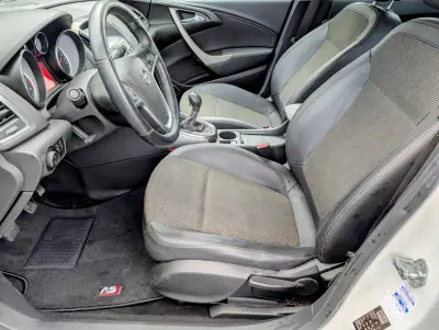 Opel Astra Sports Tourer 2012 - 3900 EUR, 274564 km - AUTO.MOTO.pt - 274564km - foto 15 de 19