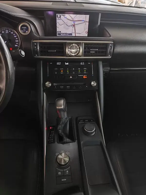 Lexus IS 300H 2017 - 25900 EUR, 68000 km - AUTO.MOTO.pt - 68000km - foto 36 de 38