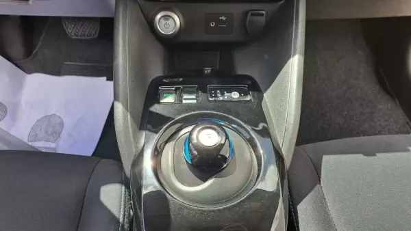 Nissan Leaf 2018 - 12890 EUR, 62000 km - AUTO.MOTO.pt - 62000km - foto 39 de 45
