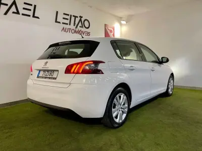 Peugeot 308 2019 - 11250 EUR, 107000 km - AUTO.MOTO.pt - 107000km - foto 6 de 27