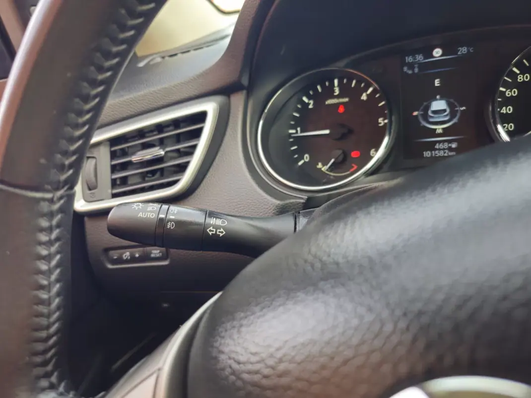 Nissan Qashqai 2016 - 17500 EUR, 101000 km - AUTO.MOTO.pt - 101000km - foto 14 de 15