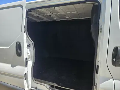 Opel Vivaro 2012 - 10500 EUR, 206000 km - AUTO.MOTO.pt - 206000km - foto 6 de 10