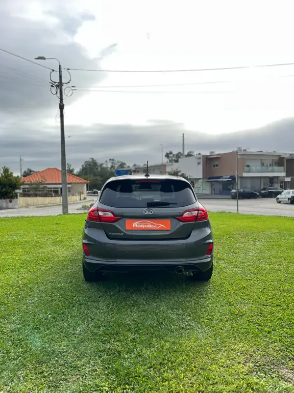 Ford Fiesta 2018 - 15800 EUR, 33218 km - AUTO.MOTO.pt - 33218km - foto 5 de 12