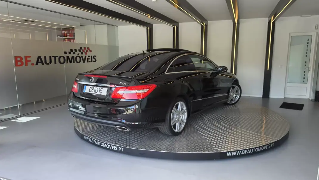 Mercedes-Benz E 350 2009 - 13900 EUR, 286432 km - 286432km - foto 20 de 58