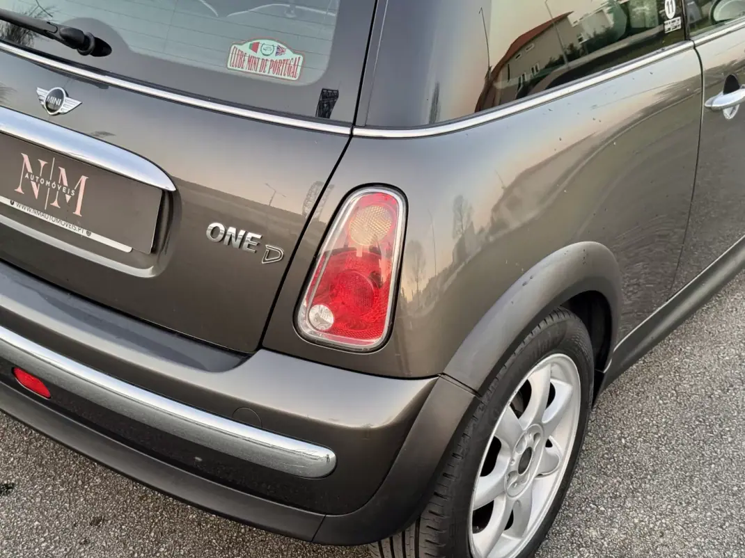 MINI 3 Portas 2006 - 6900 EUR, 160000 km - AUTO.MOTO.pt - 160000km - foto 13 de 26