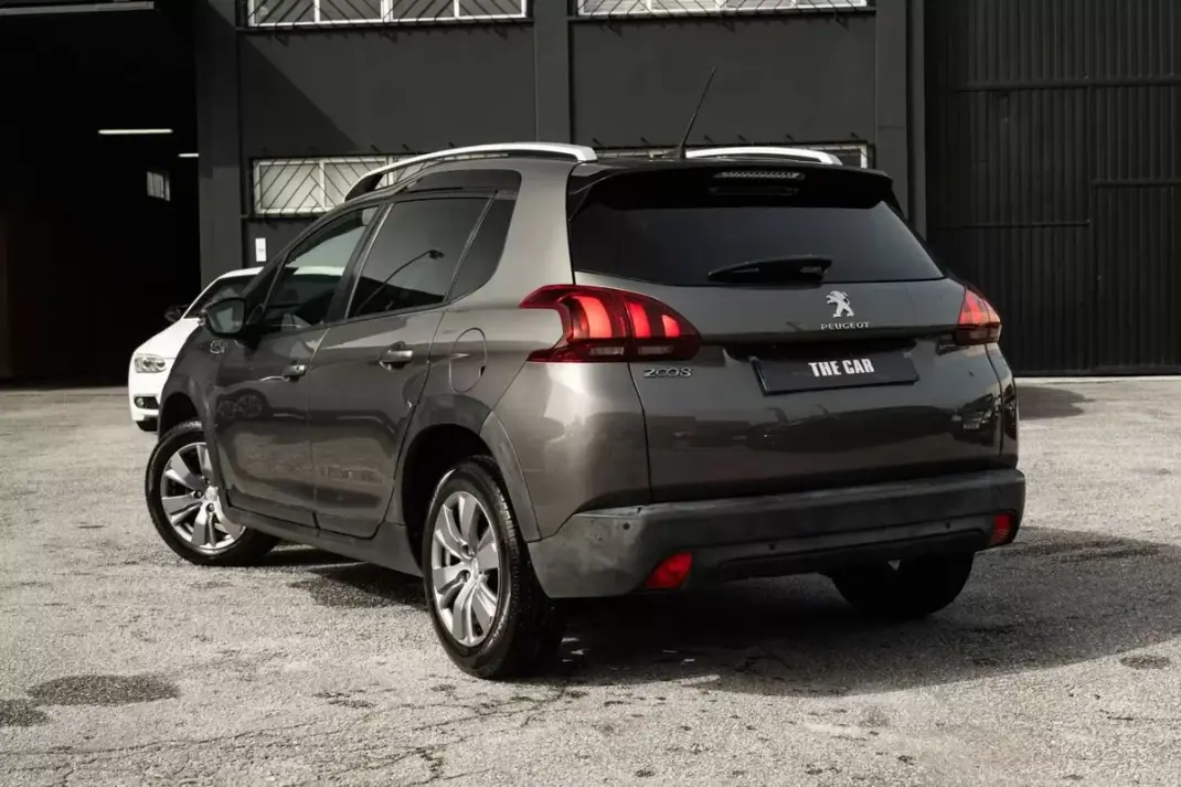 Peugeot 2008 2019 - 12999 EUR, 105150 km - AUTO.MOTO.pt - 105150km - foto 8 de 25