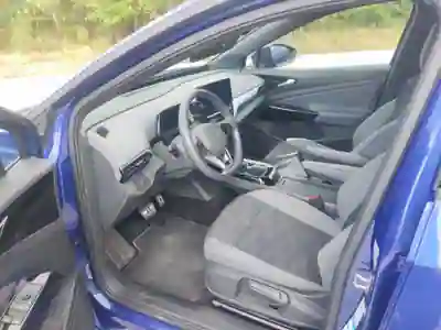 Volkswagen ID.4 2022 - 28000 EUR, 35000 km - 35000km - foto 8 de 12