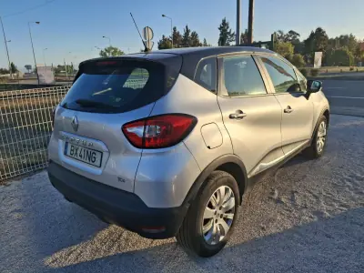 Renault Captur 2014 - 11500 EUR, 120000 km - AUTO.MOTO.pt - 120000km - foto 3 de 7