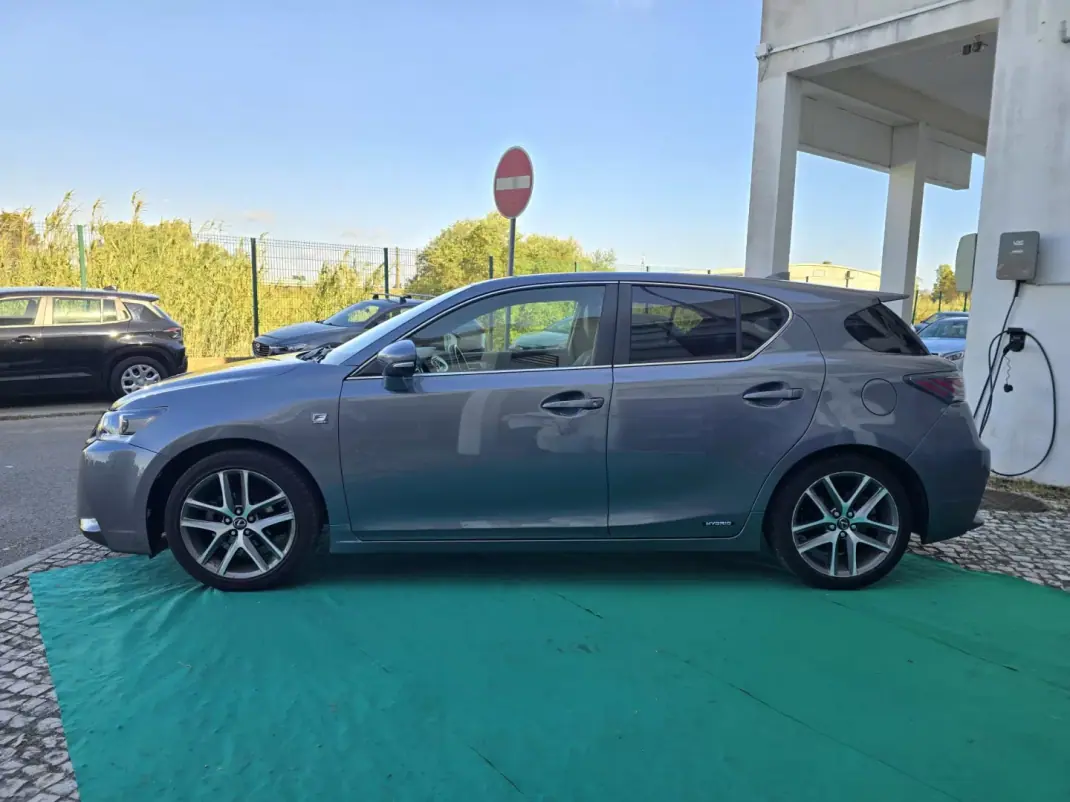 Lexus CT 200h 2016 - 17950 EUR, 217000 km - AUTO.MOTO.pt - 217000km - foto 5 de 13
