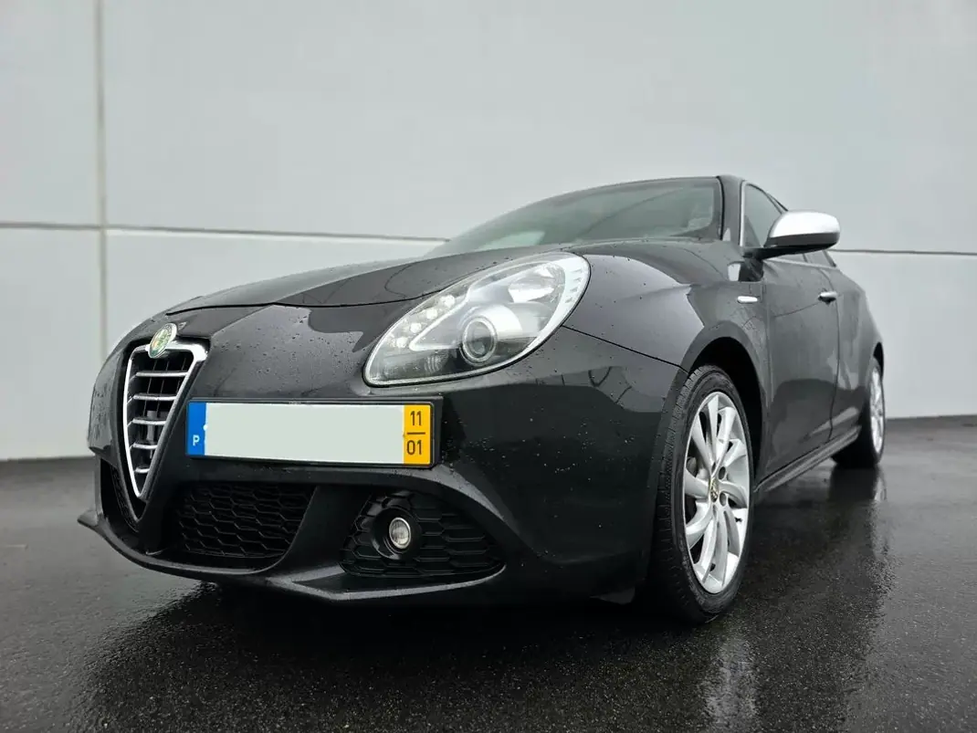 Alfa Romeo Giulietta 2011 - 5990 EUR, 200000 km - AUTO.MOTO.pt - 200000km - foto 2 de 23
