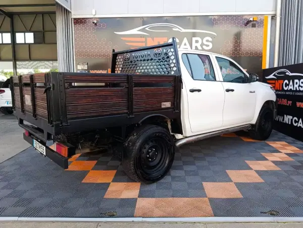 Toyota Hilux 2017 - 27900 EUR, 128583 km - AUTO.MOTO.pt - 128583km - foto 2 de 19