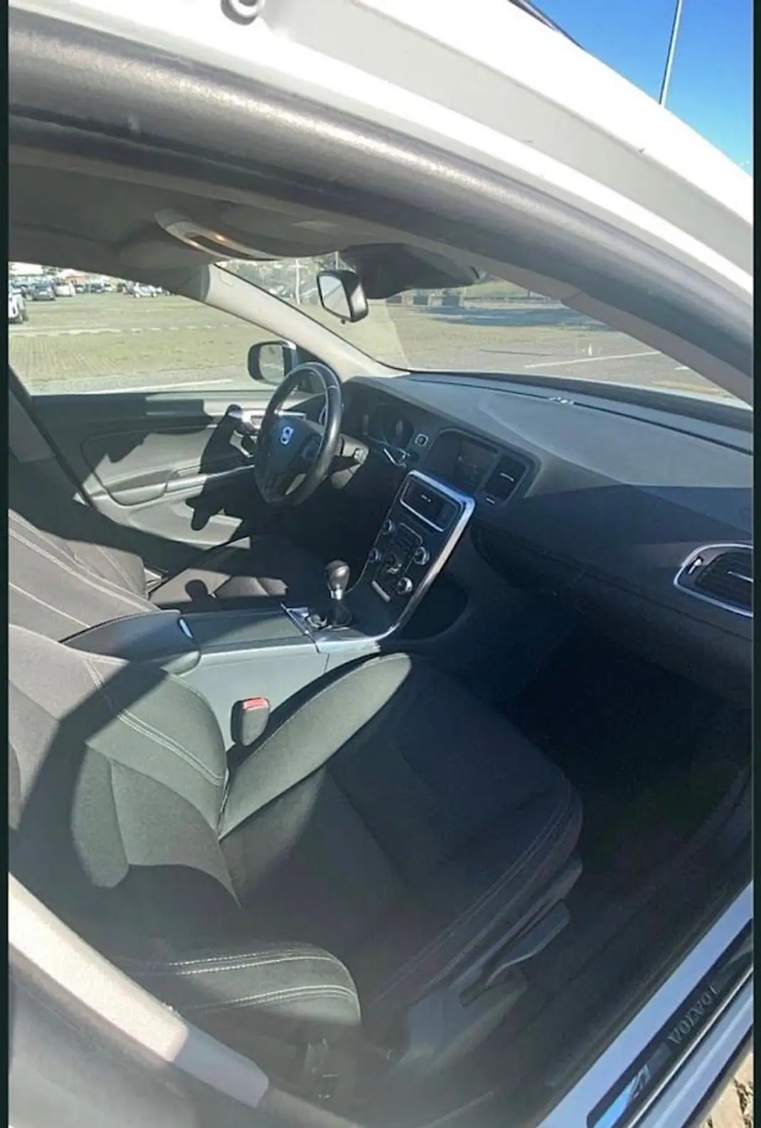 Volvo V60 2015 - 8900 EUR, 206200 km - 206200km - foto 9 de 11