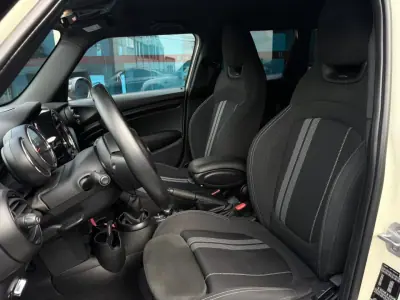 MINI Cooper 2018 - 17900 EUR, 144000 km - AUTO.MOTO.pt - 144000km - foto 8 de 12