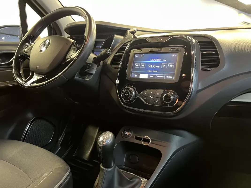 Renault Captur 2015 - 10990 EUR, 150000 km - 150000km - foto 18 de 36