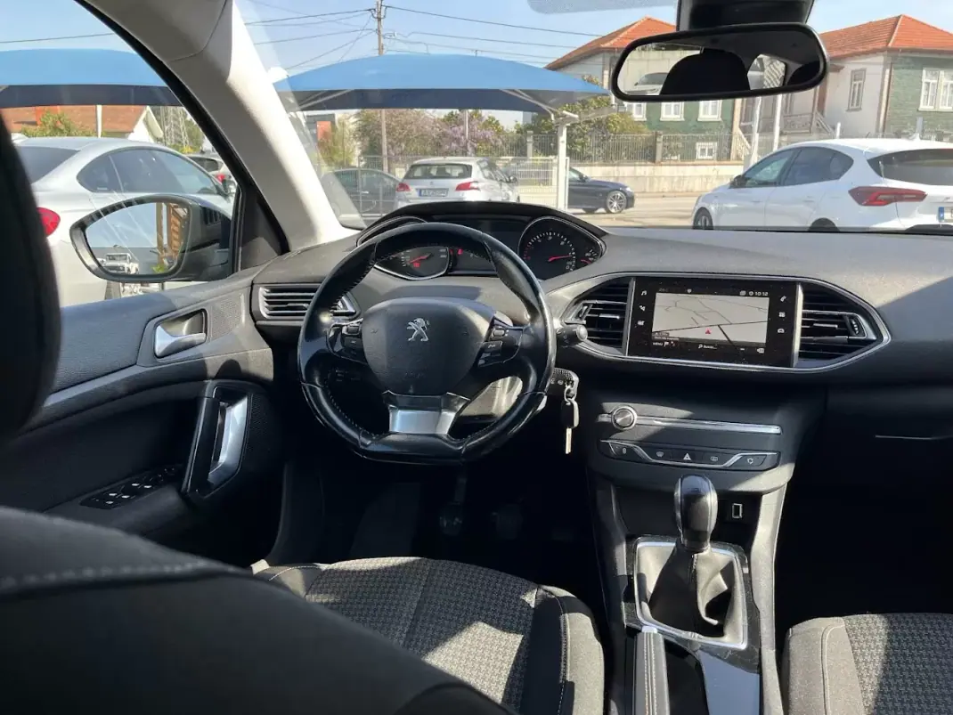 Peugeot 308 SW 2018 - 9950 EUR, 219000 km - AUTO.MOTO.pt - 219000km - foto 11 de 40
