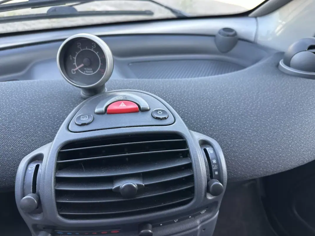 Smart ForTwo Coupé 2004 - 3490 EUR, 193000 km - AUTO.MOTO.pt - 193000km - foto 13 de 15