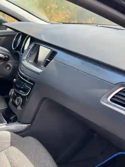 Peugeot 508 SW 2017 - 7500 EUR, 200000 km - AUTO.MOTO.pt - 200000km - foto 14 de 15