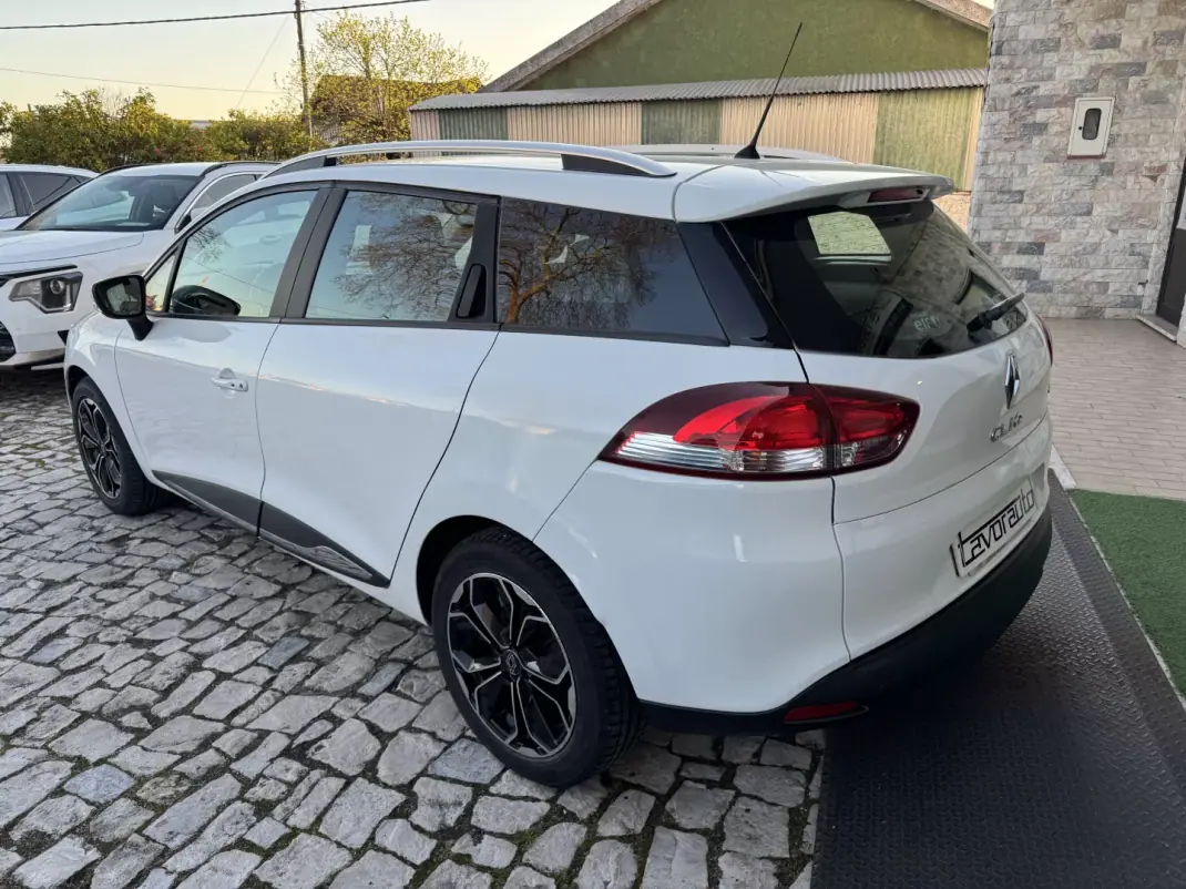 Renault Clio Sport Tourer 2016 - 10500 EUR, 138000 km - AUTO.MOTO.pt - 138000km - foto 6 de 37