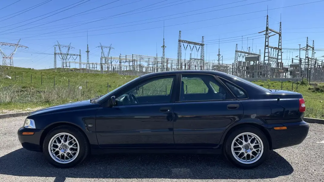 Volvo S40 2000 - 3750 EUR, 400000 km - AUTO.MOTO.pt - 400000km - foto 5 de 13