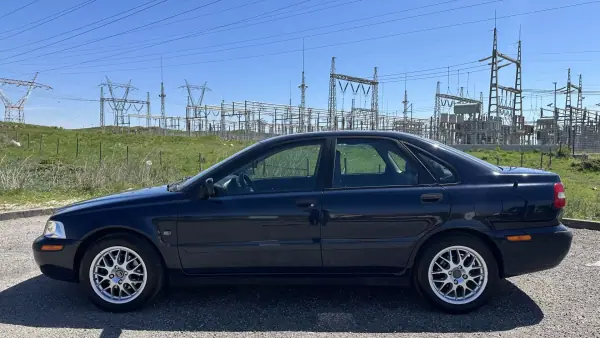 Volvo S40 2000 - 3750 EUR, 400000 km - AUTO.MOTO.pt - 400000km - foto 5 de 13