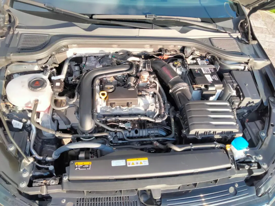 Volkswagen Golf 2021 - 19800 EUR, 44126 km - AUTO.MOTO.pt - 44126km - foto 9 de 13