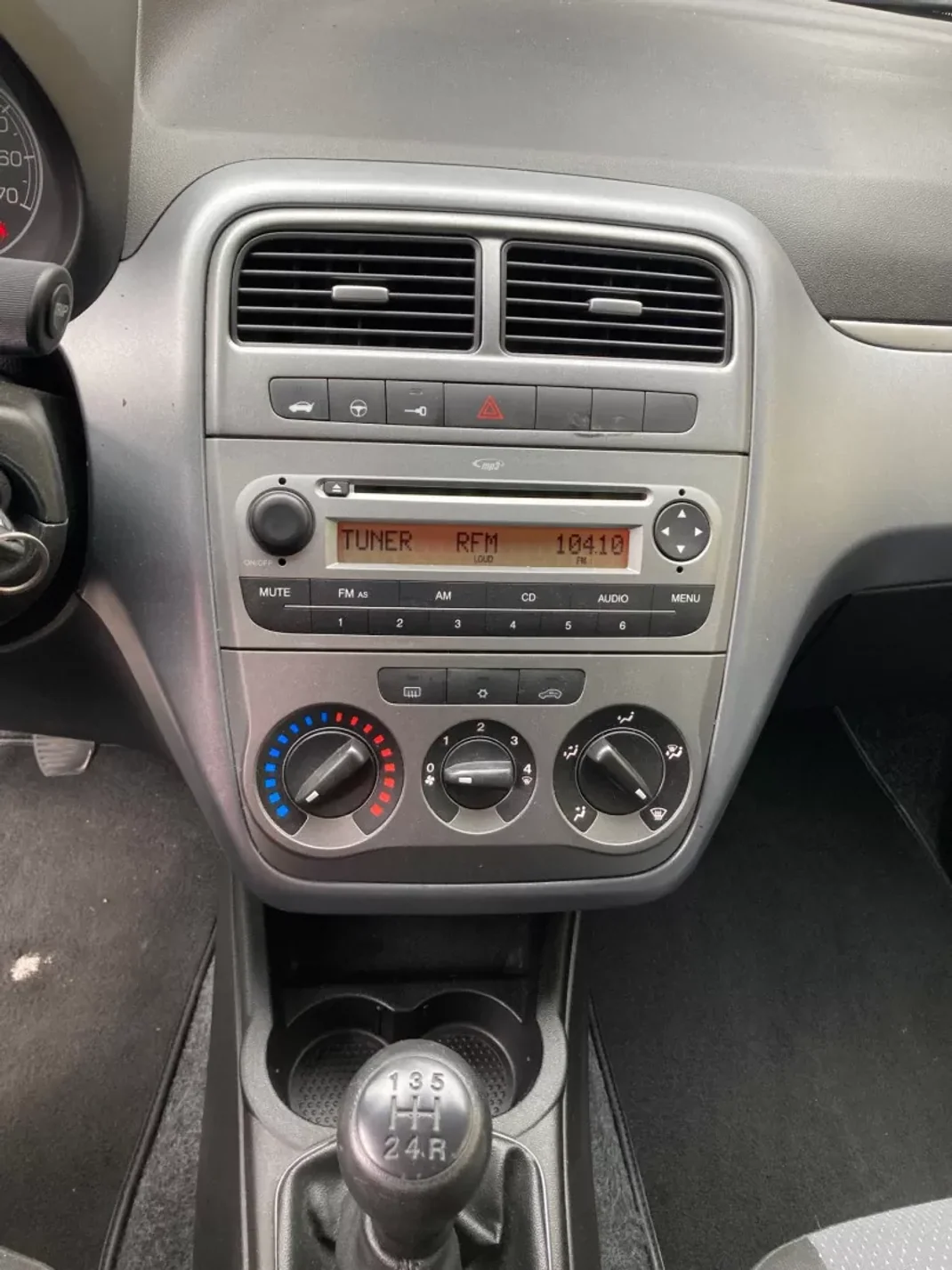 Fiat Punto 2010 - 6500 EUR, 174000 km - AUTO.MOTO.pt - 174000km - foto 6 de 15