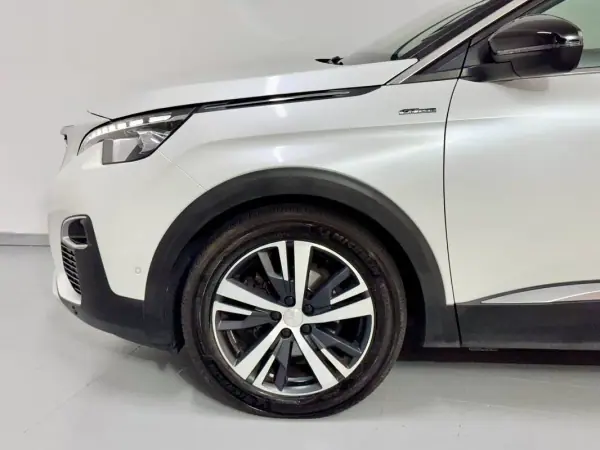 Peugeot 3008 2017 - 16950 EUR, 129000 km - AUTO.MOTO.pt - 129000km - foto 14 de 60