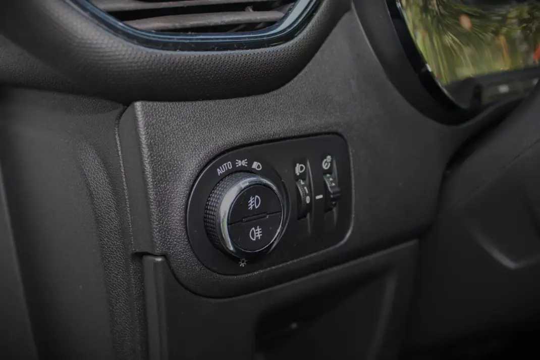 Opel Crossland X 2017 - 12500 EUR, 113439 km - AUTO.MOTO.pt - 113439km - foto 35 de 35