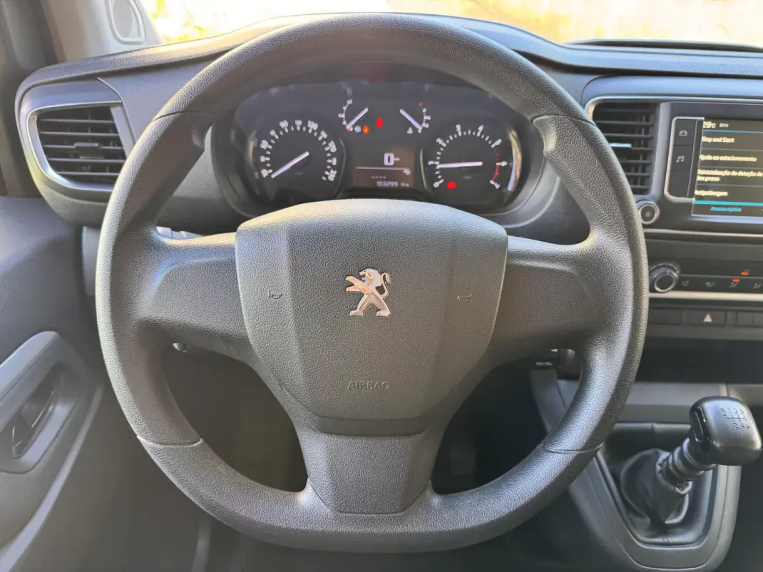 Peugeot Traveller 2022 - 29900 EUR, 103299 km - 103299km - foto 10 de 22